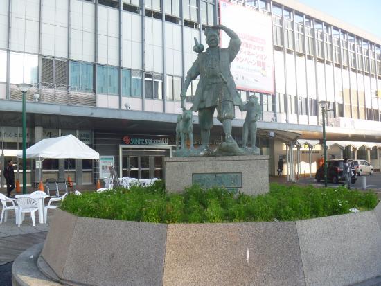 Statue of Momotaro